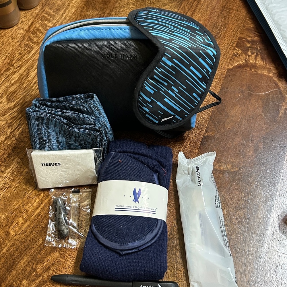 Cole Haan American Airlines Amenity Travel Black Blue Bag Dopp Kit